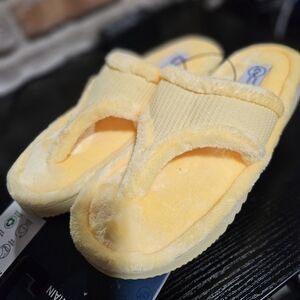 White Mountain Soft Yellow Women's Slippers